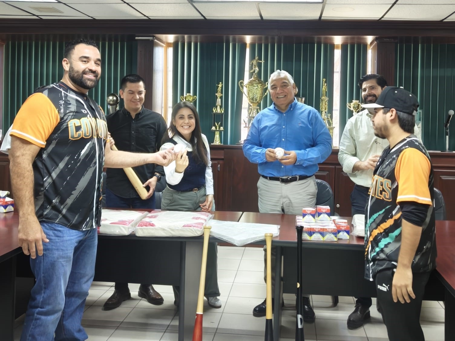 Estudiantes de UTHermosillo reciben donativo por parte de Zobele México