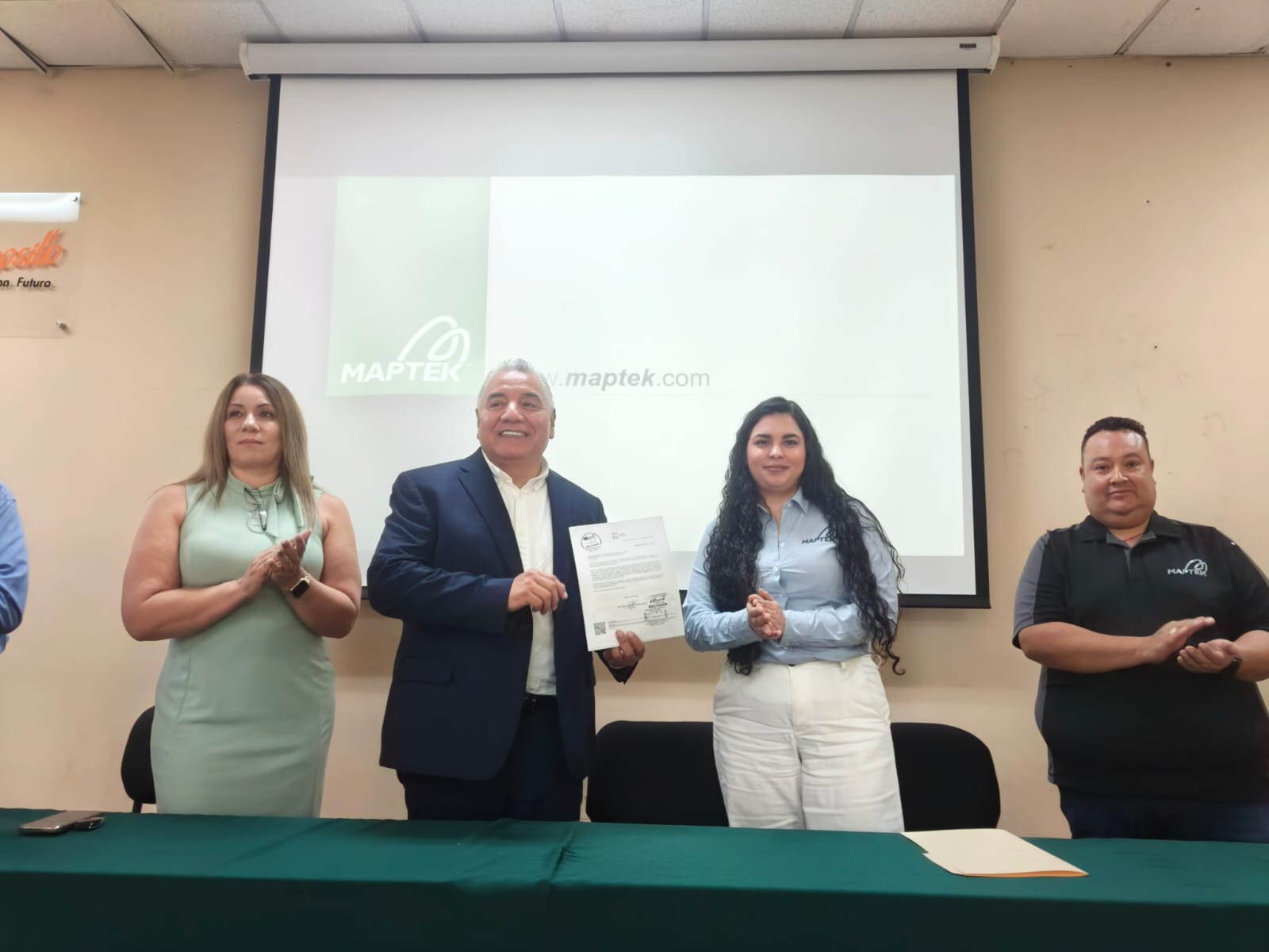 Firma de convenio con MAPTEK fortalece la formación tecnológica de estudiantes de Minería de la UTH