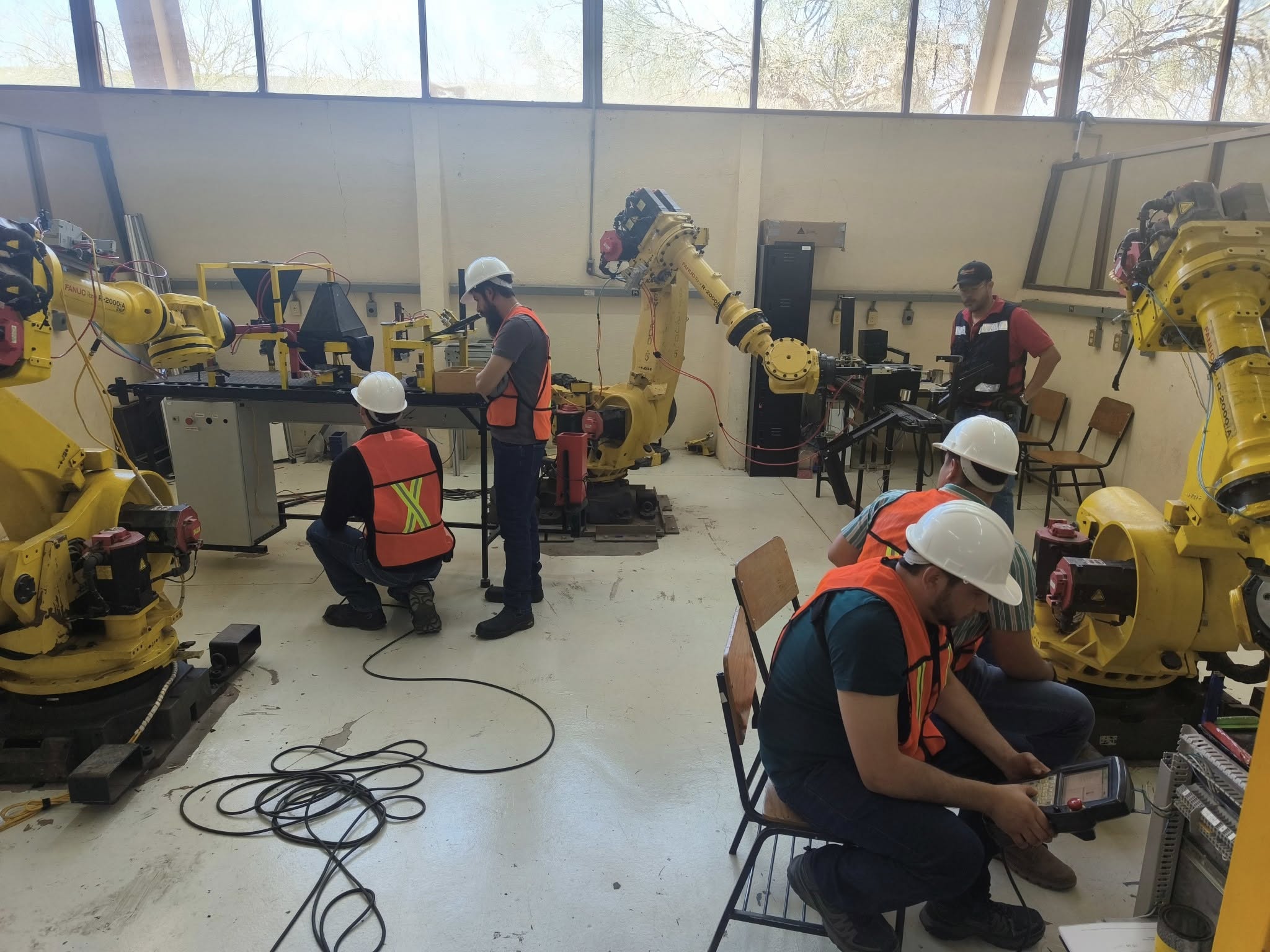 UTH capacita a estudiantes de todo el país en robótica