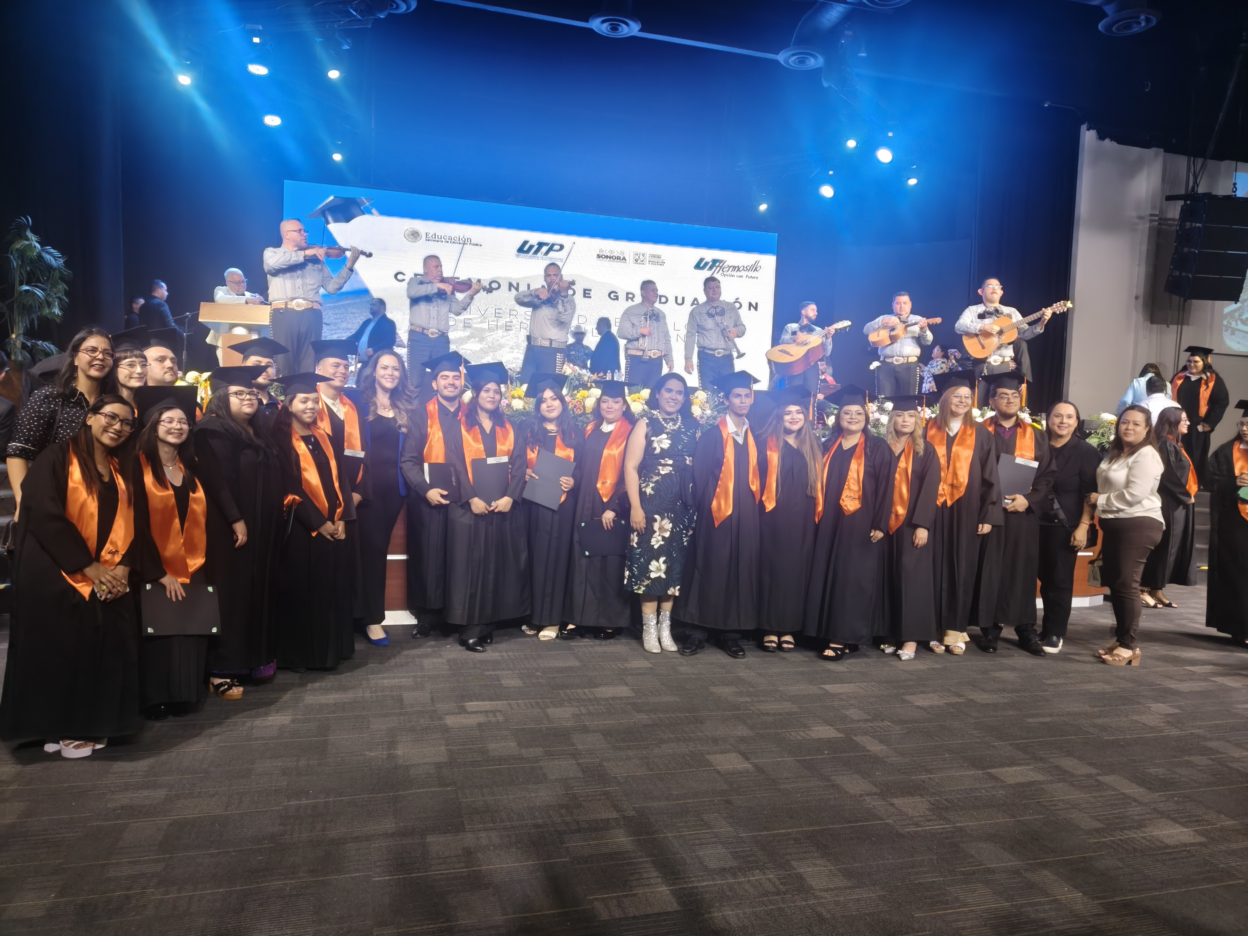 Egresan 508 nuevos profesionistas de la UTH