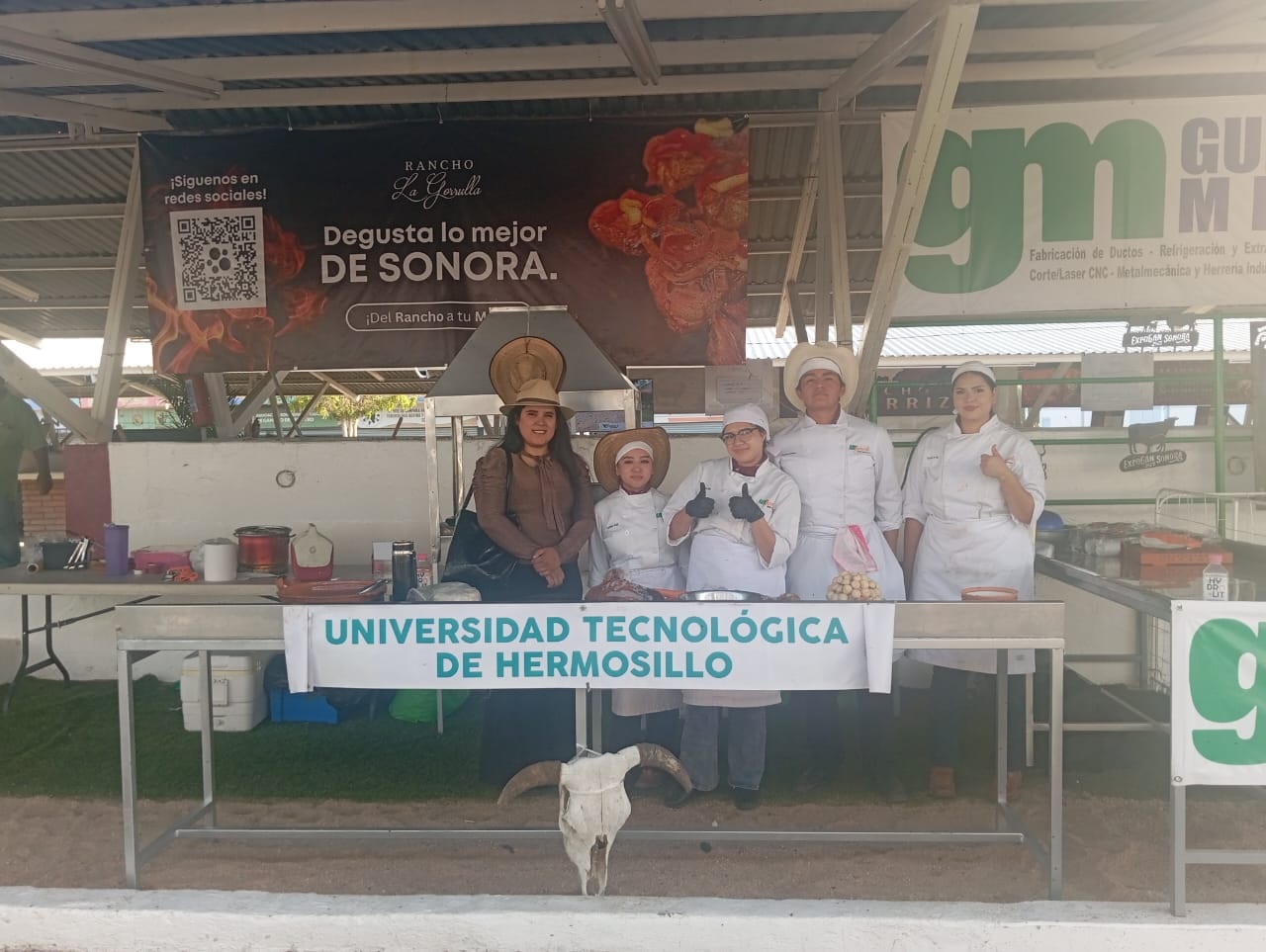 Éxito total alumnos de 3er cuatrimestre de Gastronomía de la UTH en la EXPOGAN 2025.